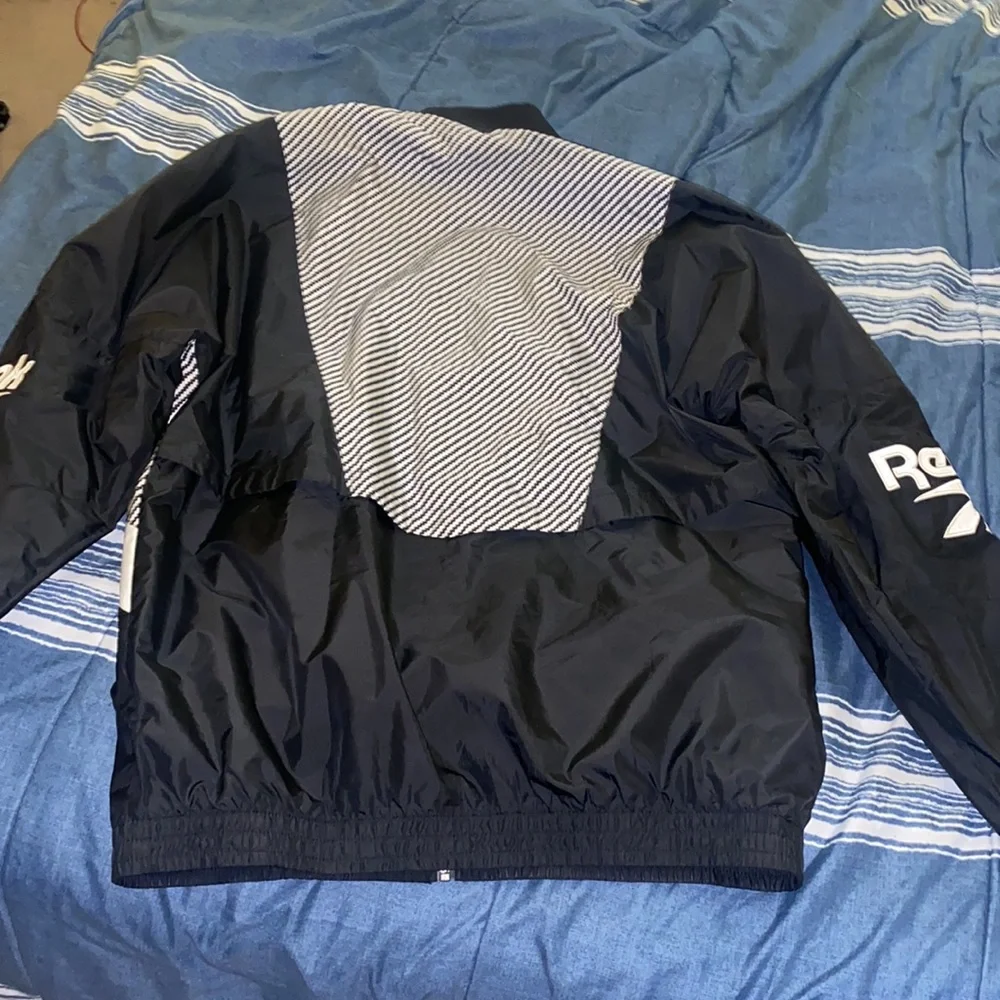 Reebok bomber jacket - Picture 3 of 4